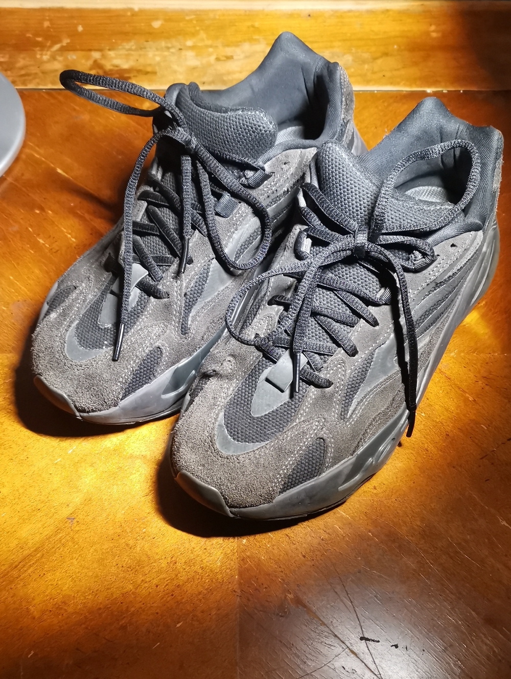 Adidas Yeezy Boost 700 V2